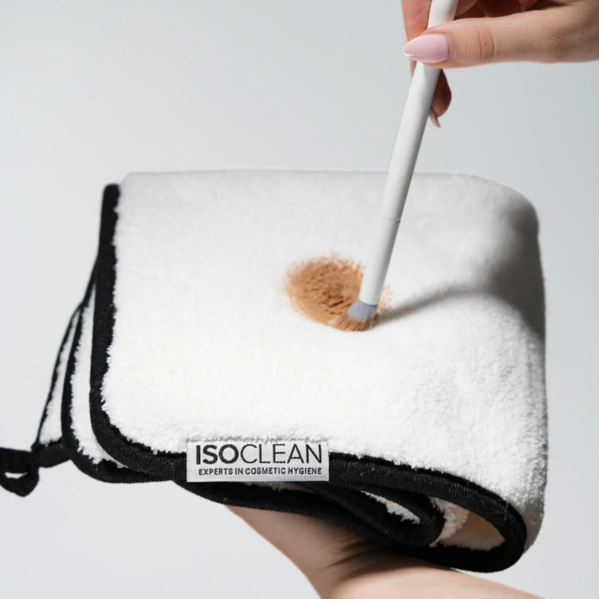 Easy Pour Brush Cleaner and Microfibre Towel - Image 5